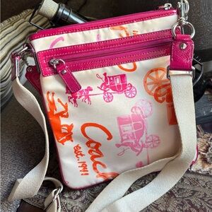 Authentic Coach 1941 patent leather/ canvas "Horse & Carriage"zip top Crossbody